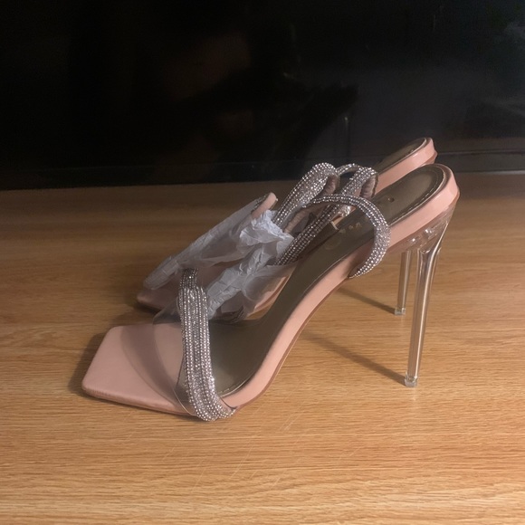 Heels - Picture 5 of 8